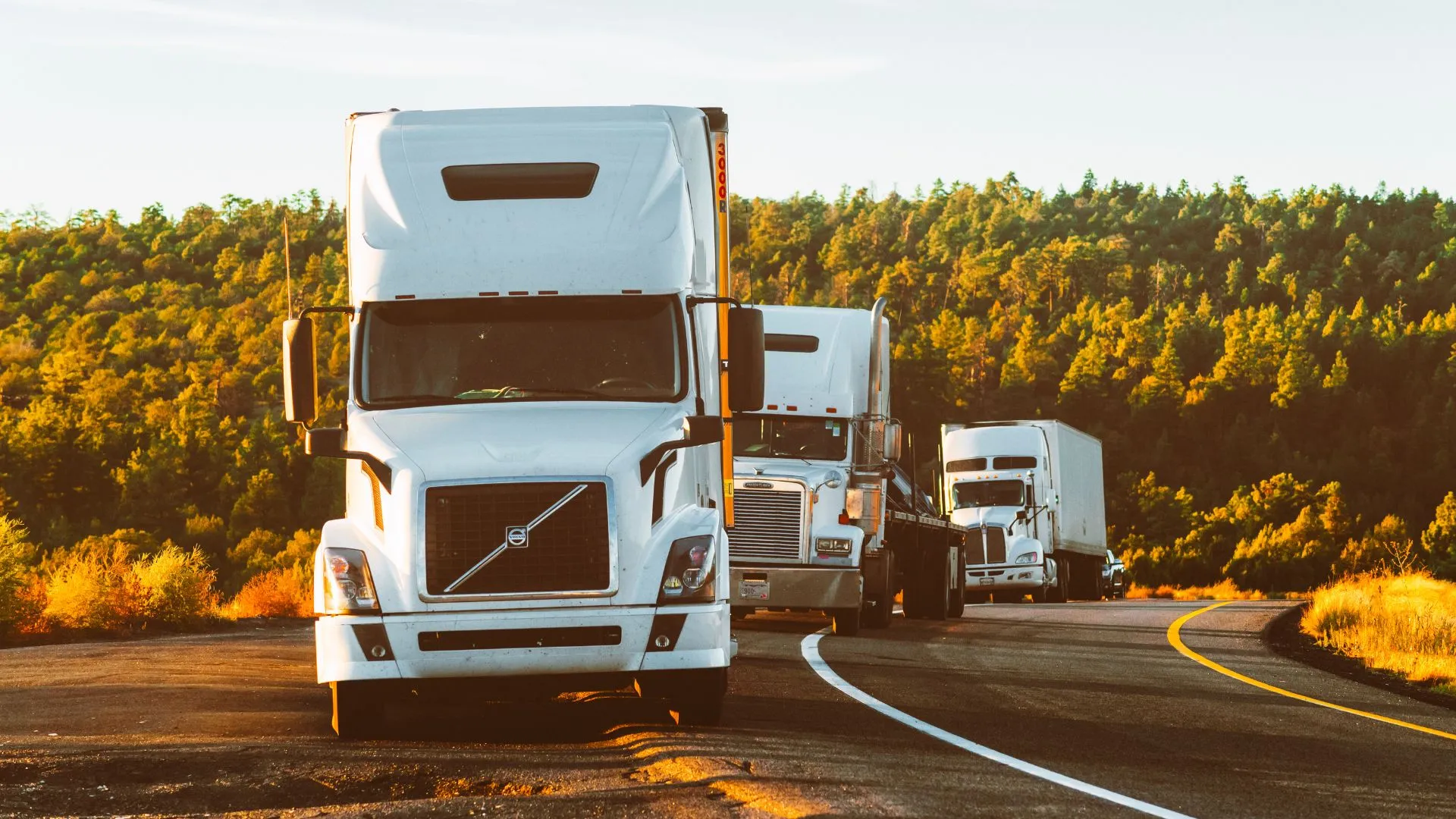 Lonas para Caminhões: Inovações e Tendências do Mercado em 2024