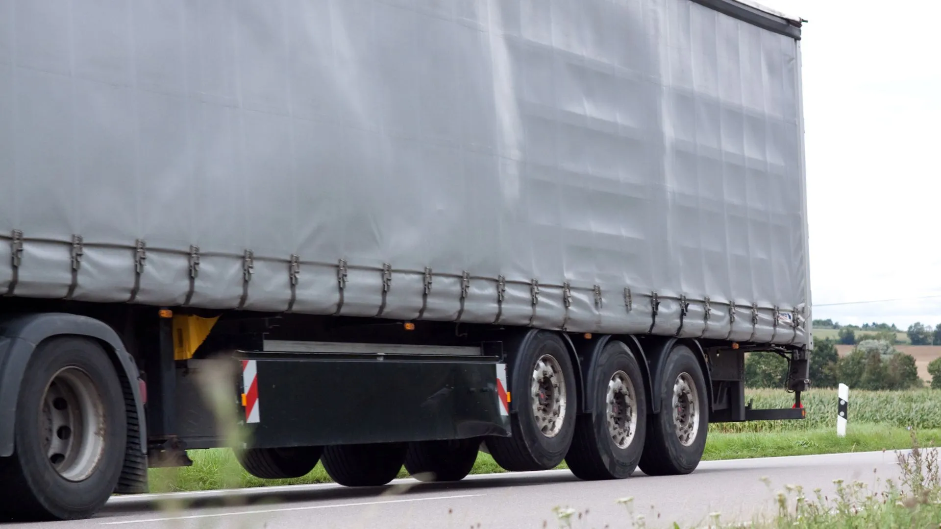 Lona para Caminhão 12x8: O Guia Completo para Proteção Ideal de Grandes Cargas