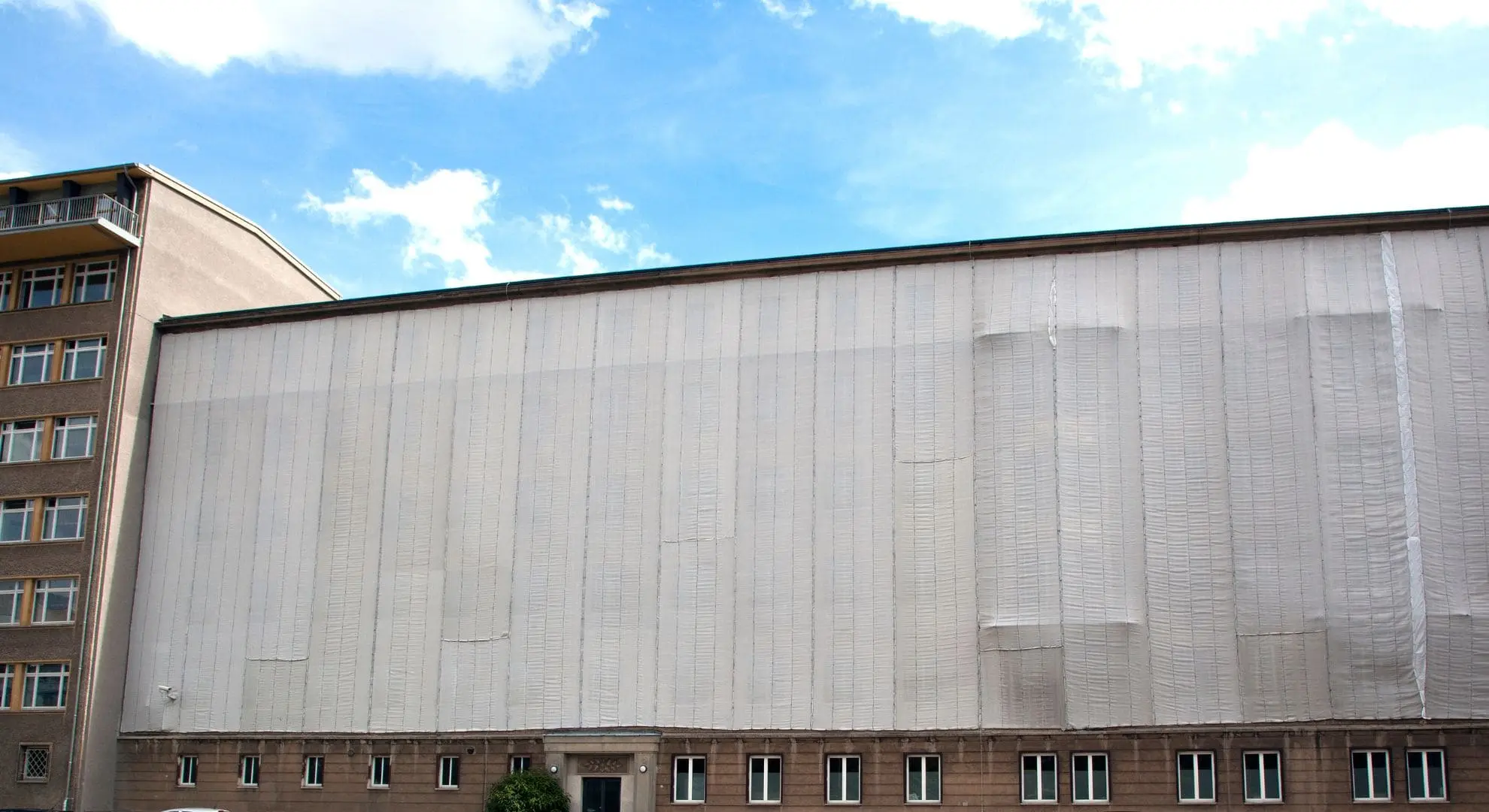 Lonas para Coberturas de Edifícios: Proteção e Versatilidade